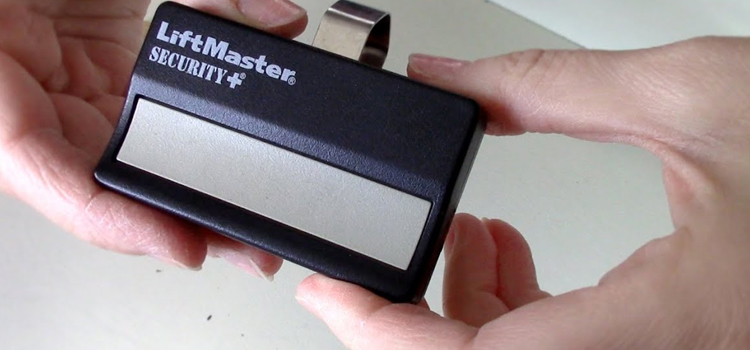 chamberlain garage door remote battery in Guelph